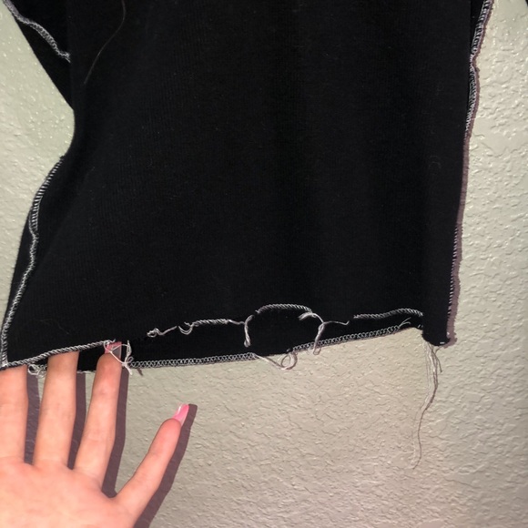Cute black crop with white outline - Picture 4 of 5